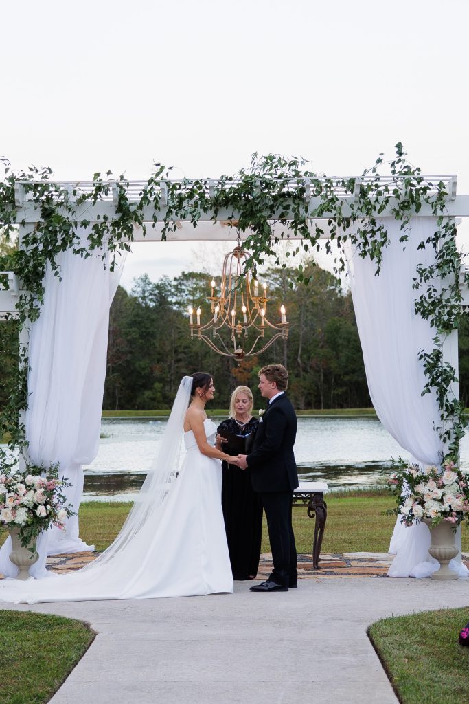 Why Couples in Baton Rouge, LA Choose a Personalized Wedding Ceremony